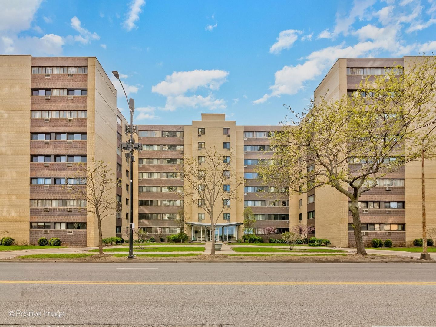 6300 North Sheridan Road, Unit 204 Chicago, IL 60660 - Photo 2 of 13