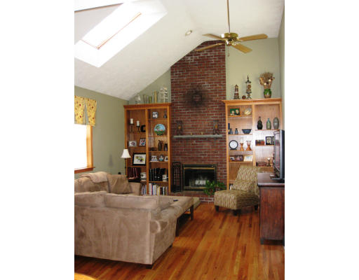 74 Ireta Road Shrewsbury, MA 01545 - Photo 2 of 11 Gallery Image 2