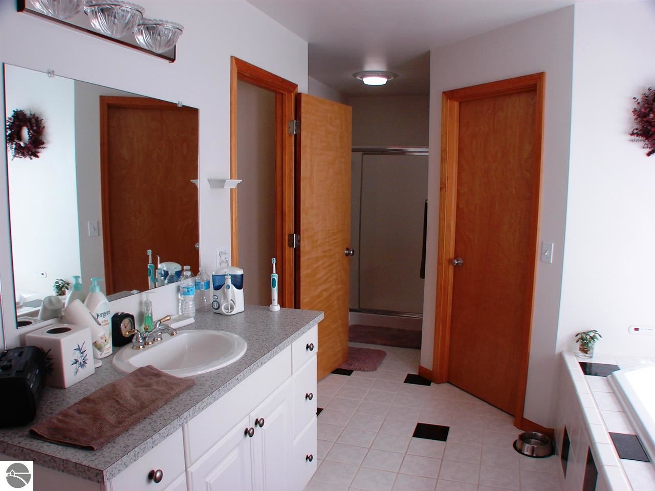 111 Chatham Road St. Louis, MI 48880 - Photo 10 of 39 1789225-9.JPG