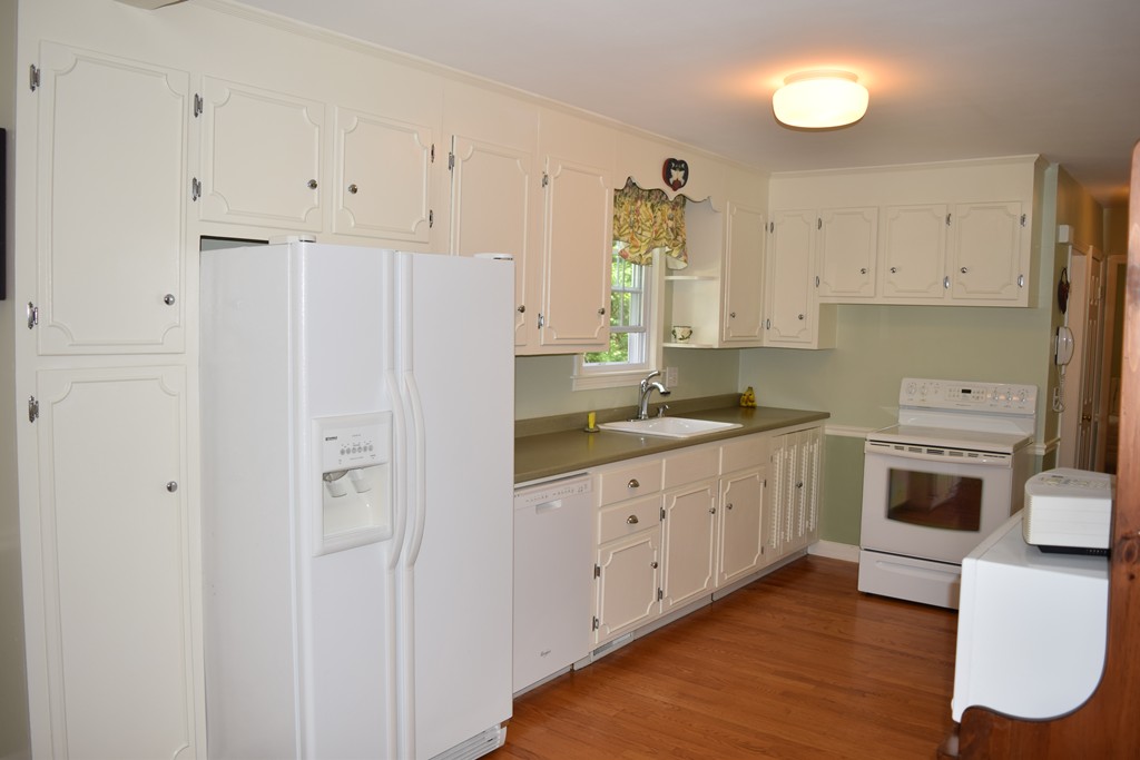 72 Northgate Road Northborough, MA 01532 - Photo 4 of 19 Gallery Image 4