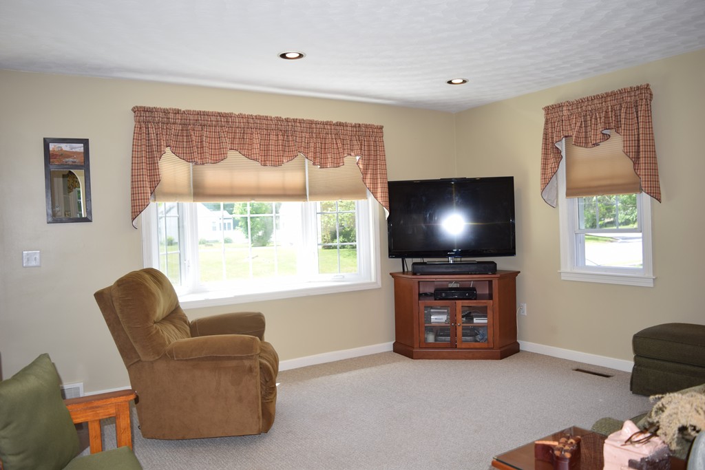 72 Northgate Road Northborough, MA 01532 - Photo 7 of 19 Gallery Image 7