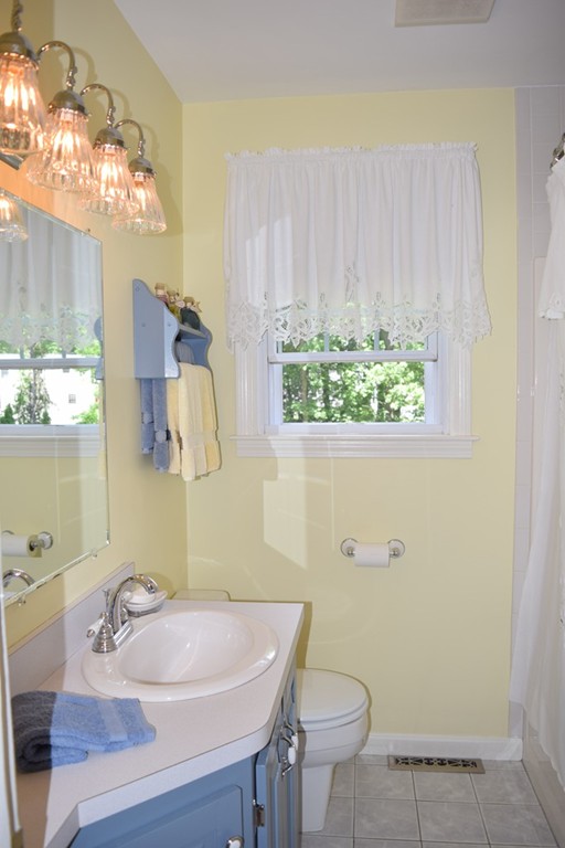 72 Northgate Road Northborough, MA 01532 - Photo 8 of 19 Gallery Image 8