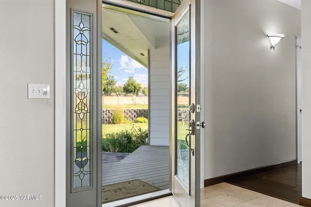 a view of an entryway