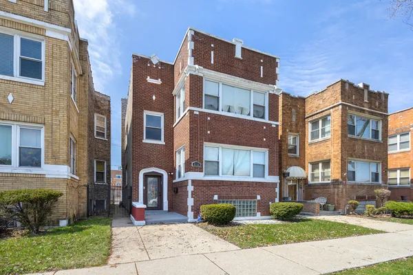 $2,100 | 8332 South May Street, Unit 1, Chicago, IL 60620