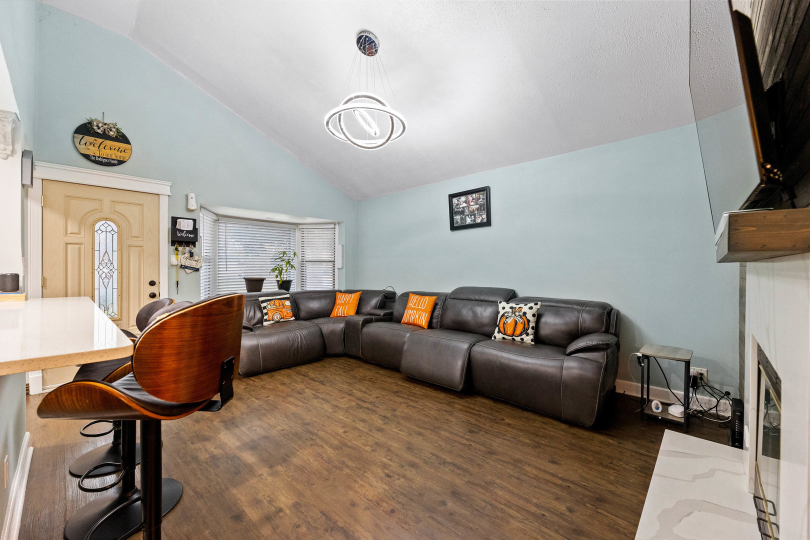 7656 80th Place Bridgeview, IL 60455 - Photo 2 of 39 a living room with furniture and a flat screen tv