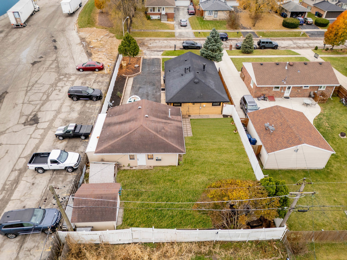 7656 80th Place Bridgeview, IL 60455 - Photo 30 of 39 an aerial view of residential houses with outdoor space