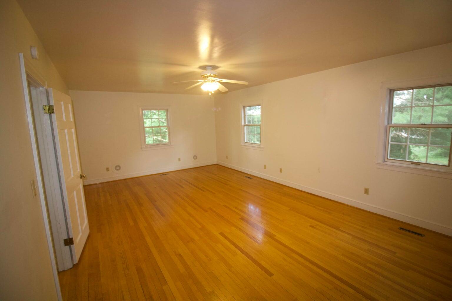1502 Electric Road Southwest Roanoke, VA 24018 - Photo 13 of 28 21