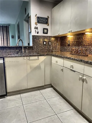 a black and white photo of a living room