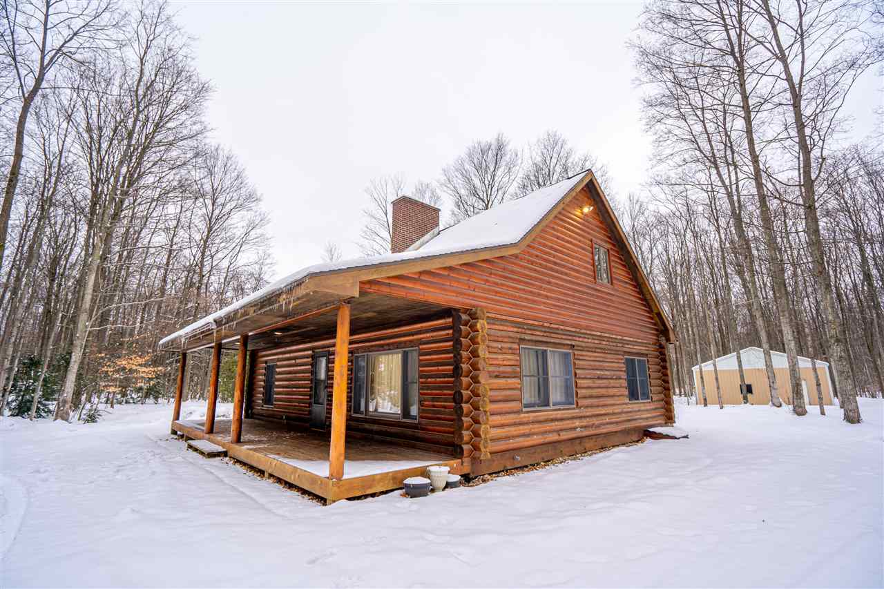 9422 North Reynolds Road Traverse City, MI 49684 - Photo 8 of 30 1870471-7.JPG