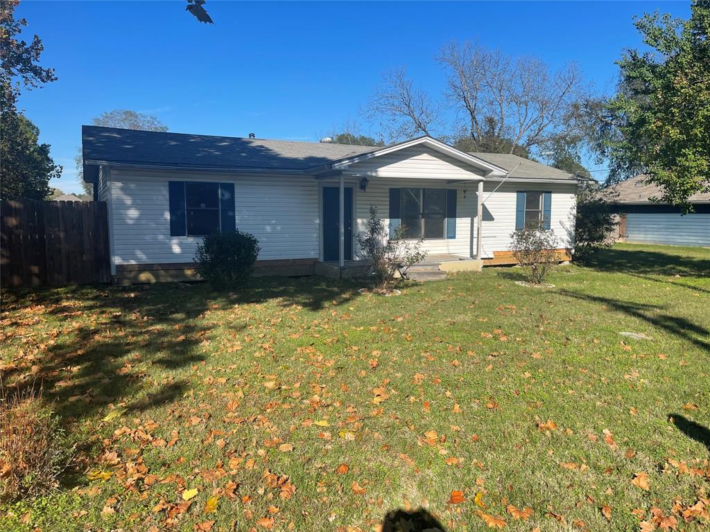 301 Walnut Street Chandler, TX 75758 - Photo 2 of 13 a front view of a house with a yard