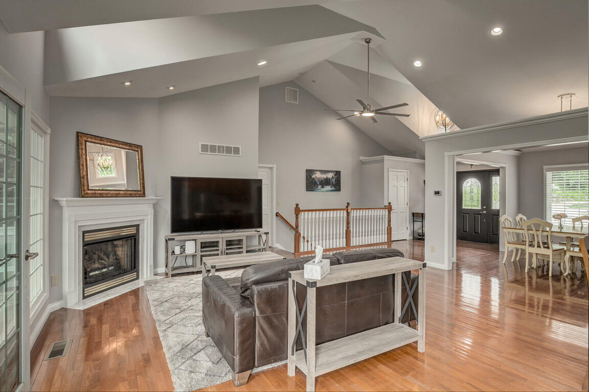 1025 Jackson Road Covington, KY 41011 - Photo 5 of 45 Living3