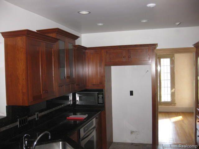 1383 Yorkshire Road Grosse Pointe, MI 48230 - Photo 3 of 12 yo3