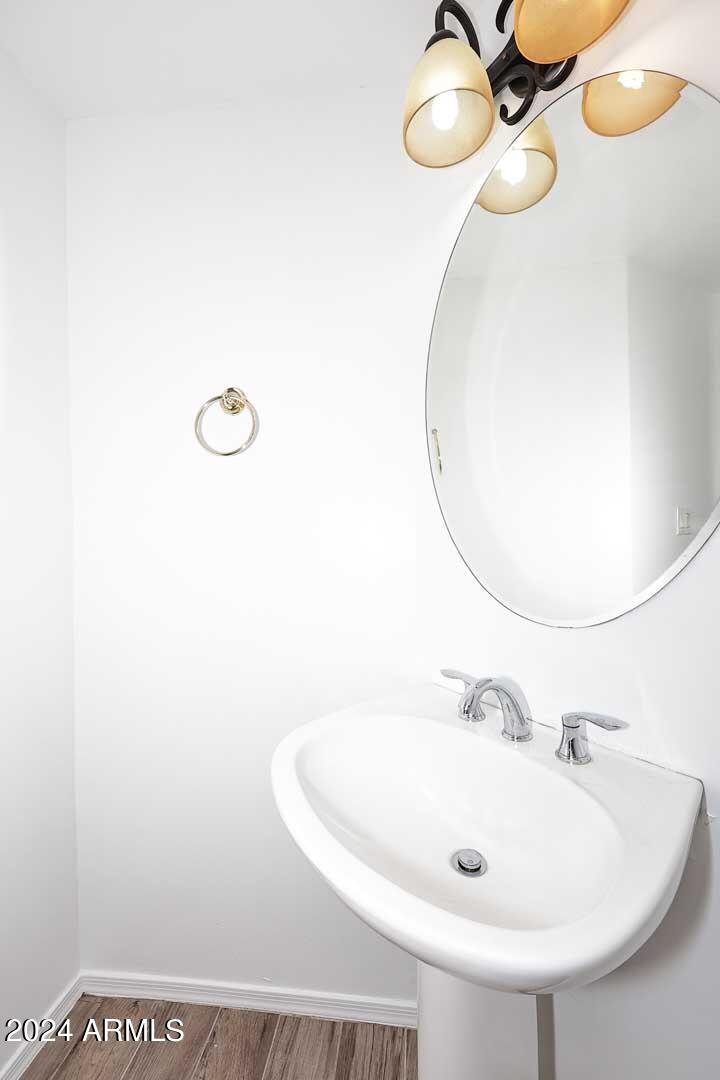 6006 North 5th Place Phoenix, AZ 85014 - Photo 18 of 34 a bathroom with a sink and mirror