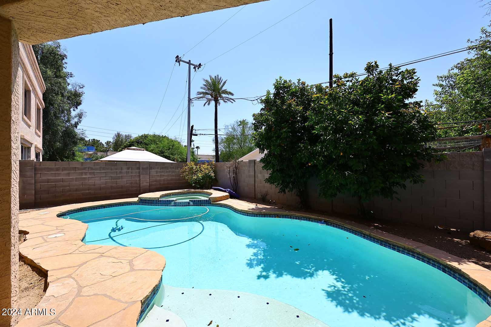 6006 North 5th Place Phoenix, AZ 85014 - Photo 32 of 34 a backyard of a house with lots of green space