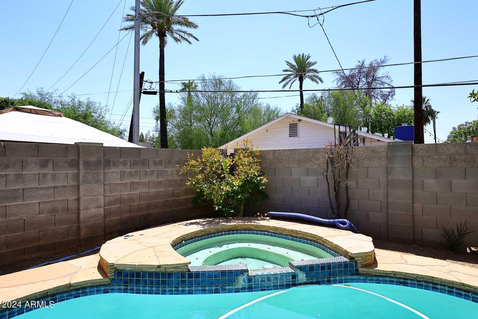 6006 North 5th Place Phoenix, AZ 85014 - Photo 33 of 34 a house view with a garden space