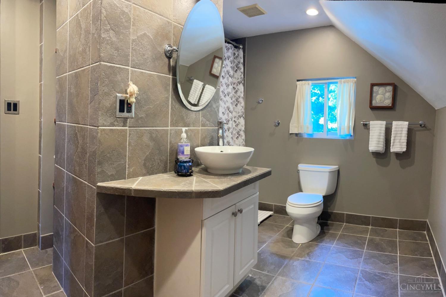 6812 Plainfield Road Cincinnati, OH 45236 - Photo 14 of 29