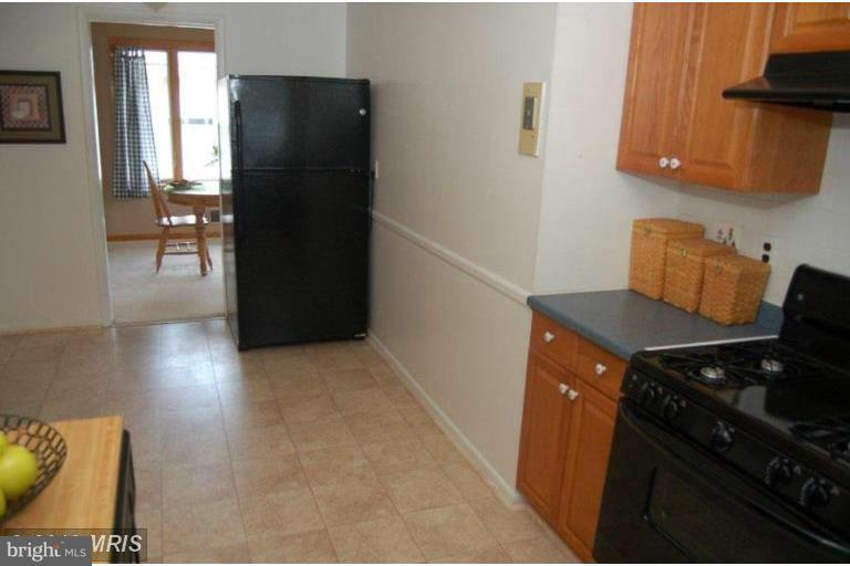 212 Dale Road Pasadena, MD 21122 - Photo 11 of 21 Kitchen