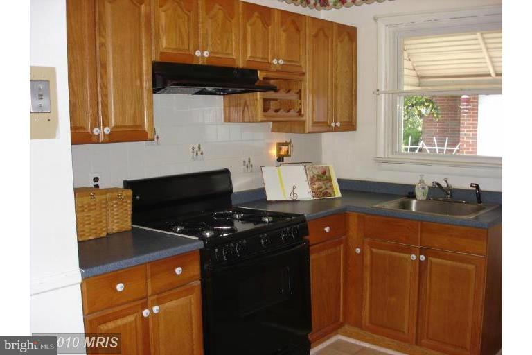 212 Dale Road Pasadena, MD 21122 - Photo 10 of 21 Kitchen