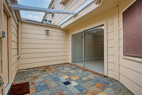 $1,800 | 17163 Beaver Springs Drive, Unit 14, Houston, TX 77090