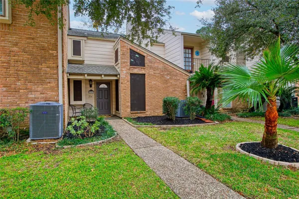 $1,800 | 17163 Beaver Springs Drive, Unit 14, Houston, TX 77090