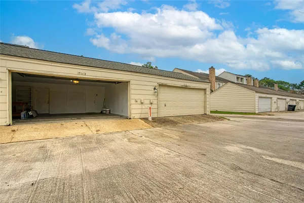 $1,800 | 17163 Beaver Springs Drive, Unit 14, Houston, TX 77090