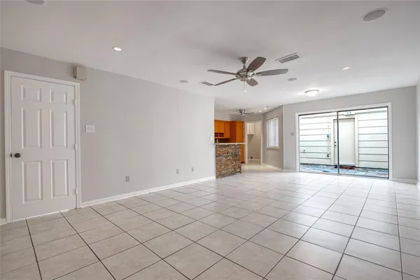 $1,800 | 17163 Beaver Springs Drive, Unit 14, Houston, TX 77090