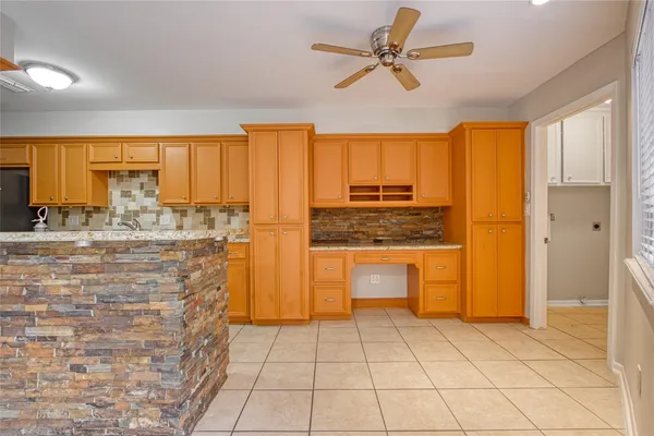 $1,800 | 17163 Beaver Springs Drive, Unit 14, Houston, TX 77090