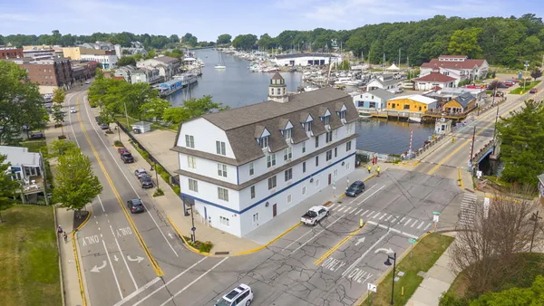 $319,900 | 532 Dyckman Avenue, Unit 17, South Haven, MI 49090