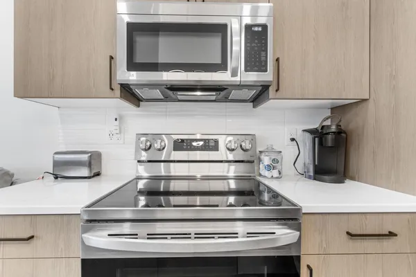 $319,900 | 532 Dyckman Avenue, Unit 17, South Haven, MI 49090