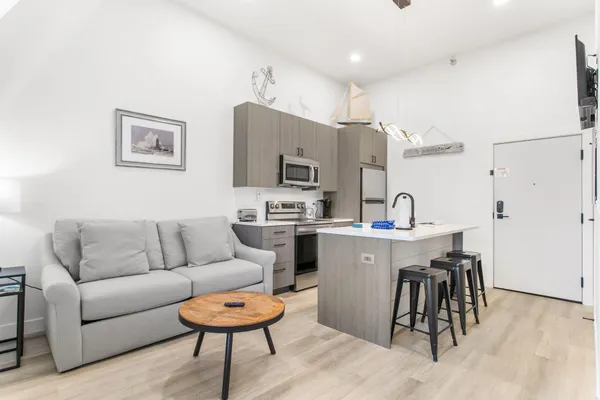 $319,900 | 532 Dyckman Avenue, Unit 17, South Haven, MI 49090
