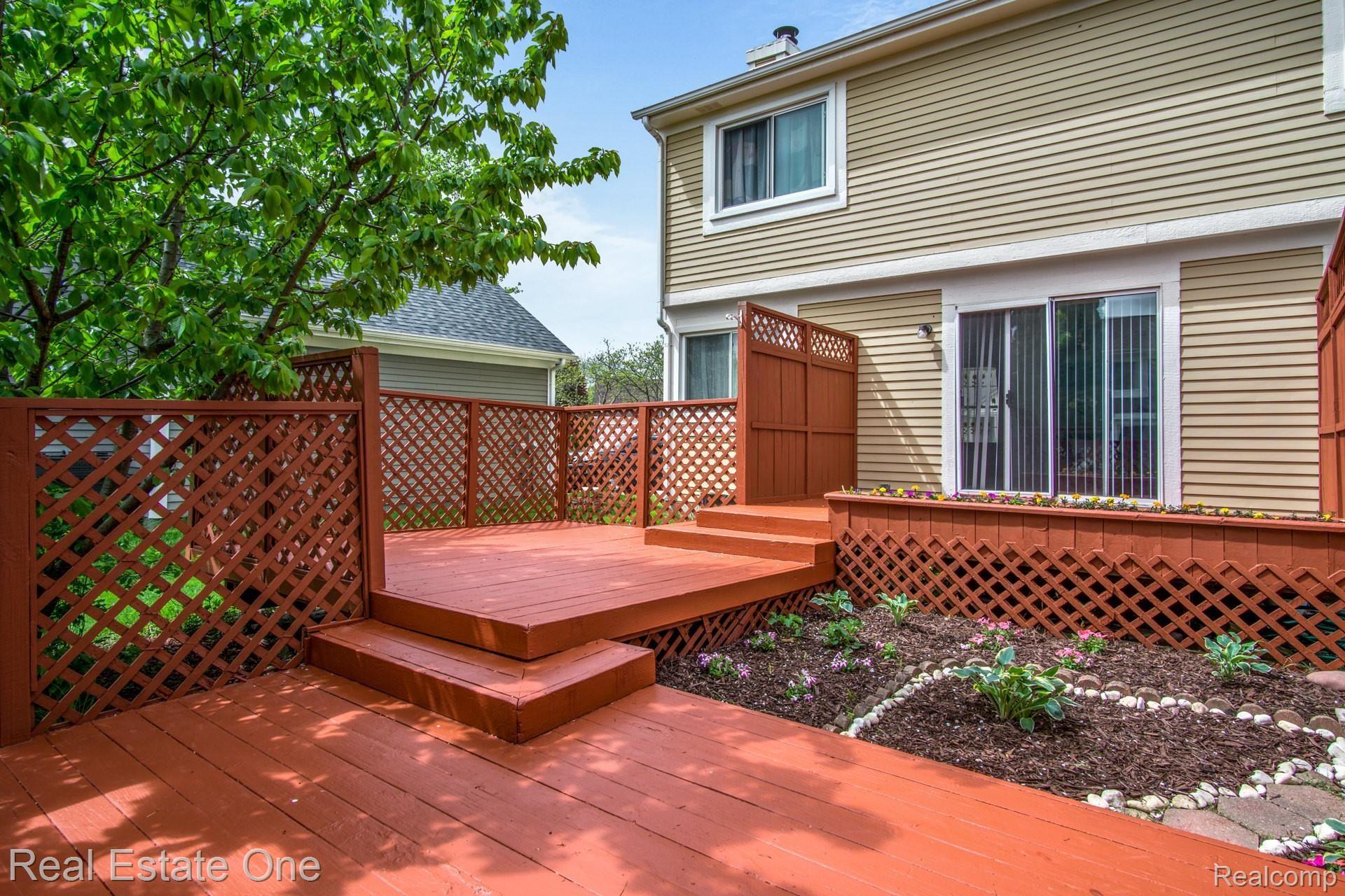 456 Farmridge Court Rochester, MI 48307 - Photo 28 of 33 456-Farmridge-Ct-28.jpg