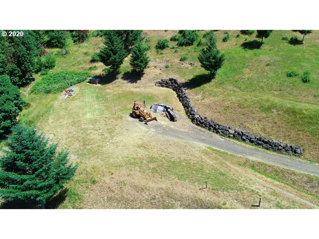 833 Becker Road Roseburg, OR 97471 - Photo 15 of 25