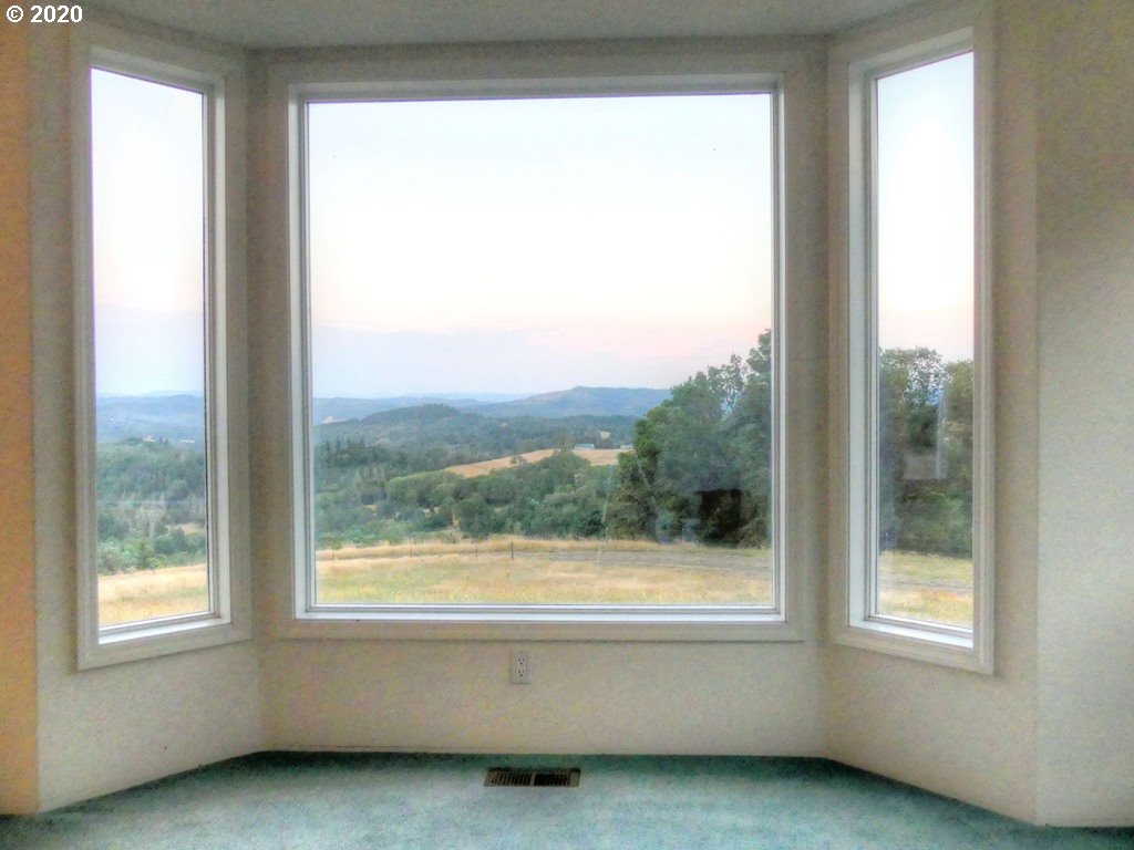 833 Becker Road Roseburg, OR 97471 - Photo 8 of 25