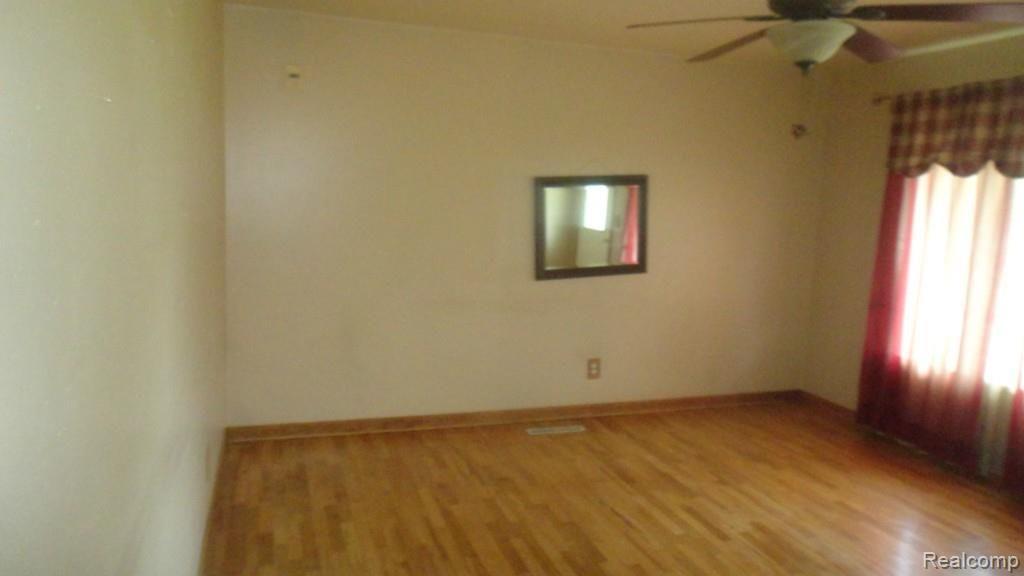 6028 East Pierson Road Flint, MI 48506 - Photo 12 of 23 DSC00367.jpg