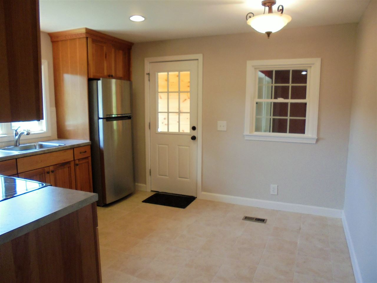 314 West Surry Road Keene, NH 03431 - Photo 4 of 33