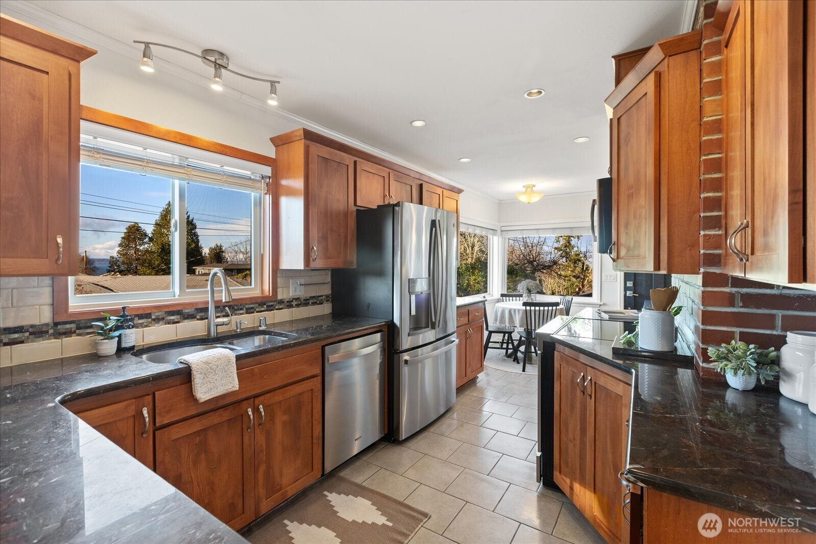 1001 Maple Street Edmonds, WA 98020 - Photo 11 of 40