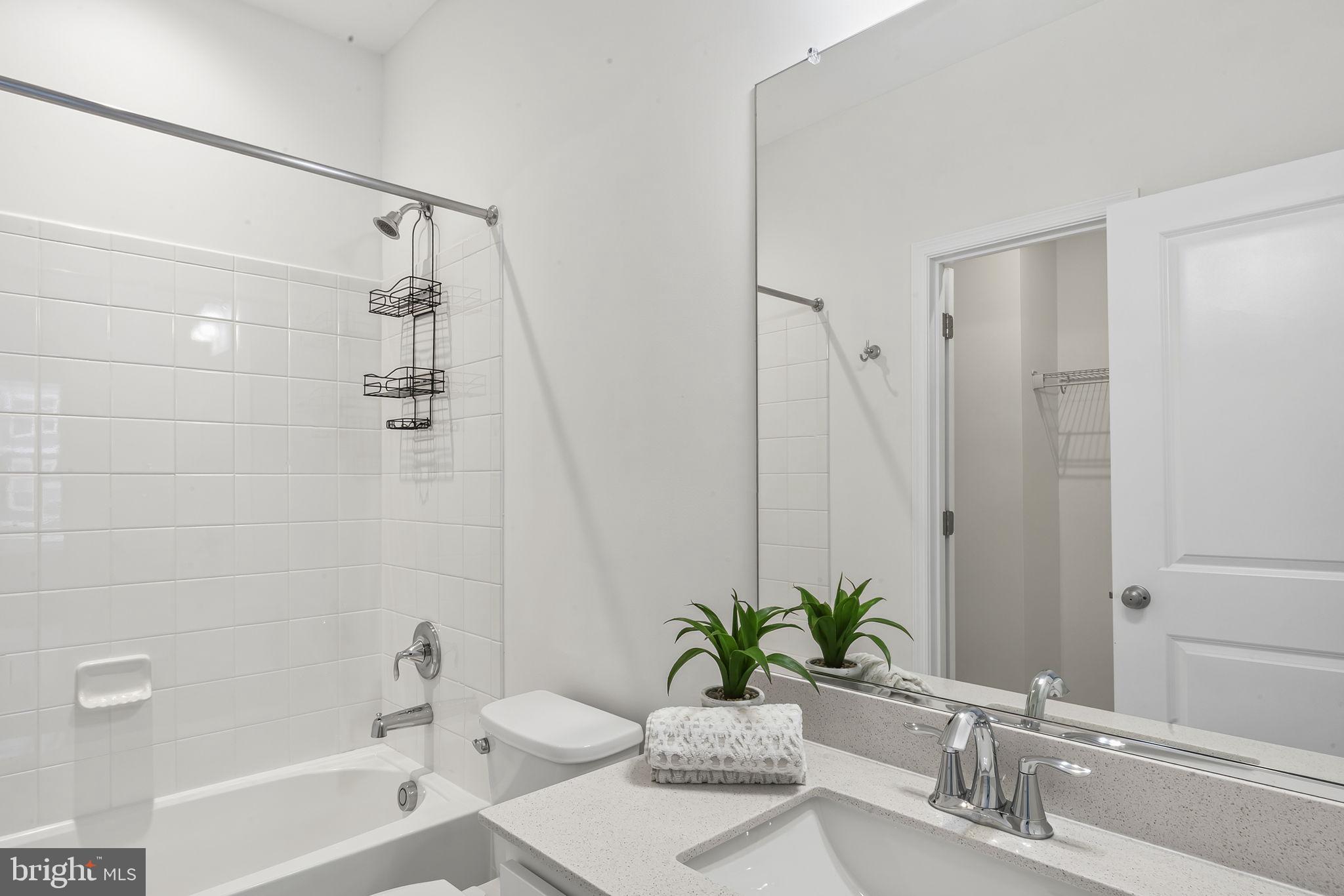 18270 Moss Garden Road Dumfries, VA 22026 - Photo 62 of 85 Full Bathroom 3 Upper level
