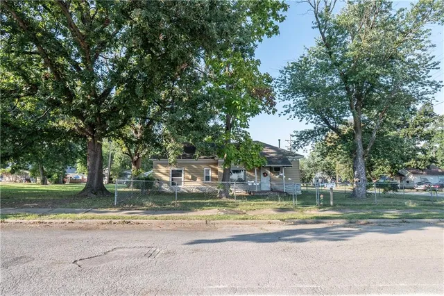 $44,999 | 202 Mill Street, Neodesha, KS 66757