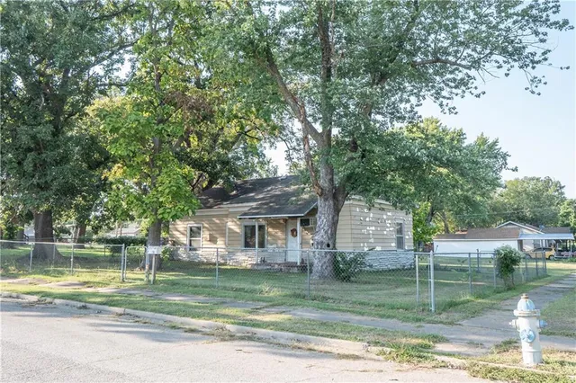 $44,999 | 202 Mill Street, Neodesha, KS 66757
