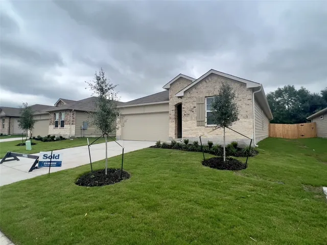 $2,190 | 332 St Thomas Street, Lockhart, TX 78644