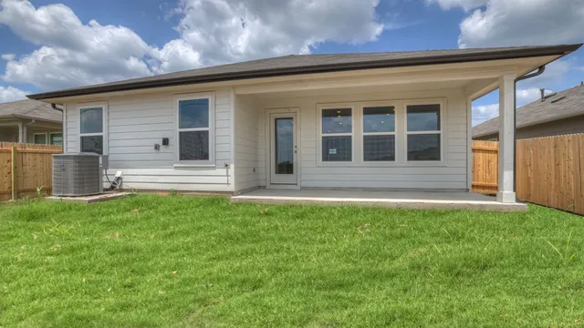 $2,190 | 332 St Thomas Street, Lockhart, TX 78644