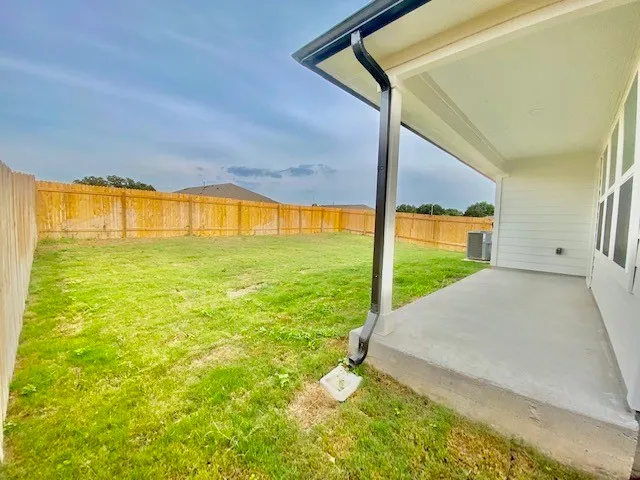 $2,190 | 332 St Thomas Street, Lockhart, TX 78644