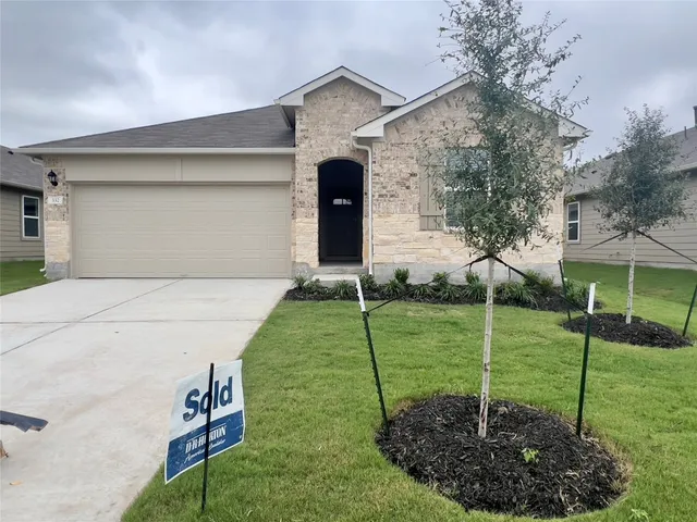 $2,190 | 332 St Thomas Street, Lockhart, TX 78644