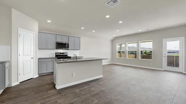 $2,190 | 332 St Thomas Street, Lockhart, TX 78644