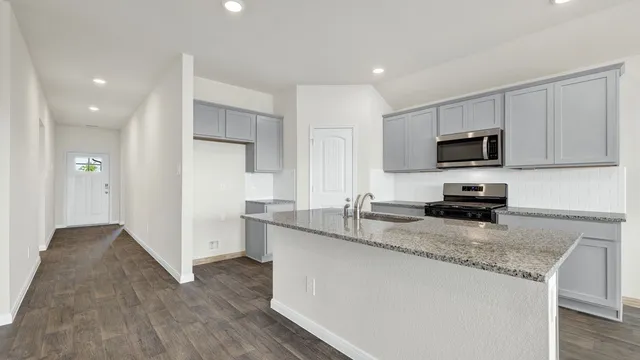 $2,190 | 332 St Thomas Street, Lockhart, TX 78644