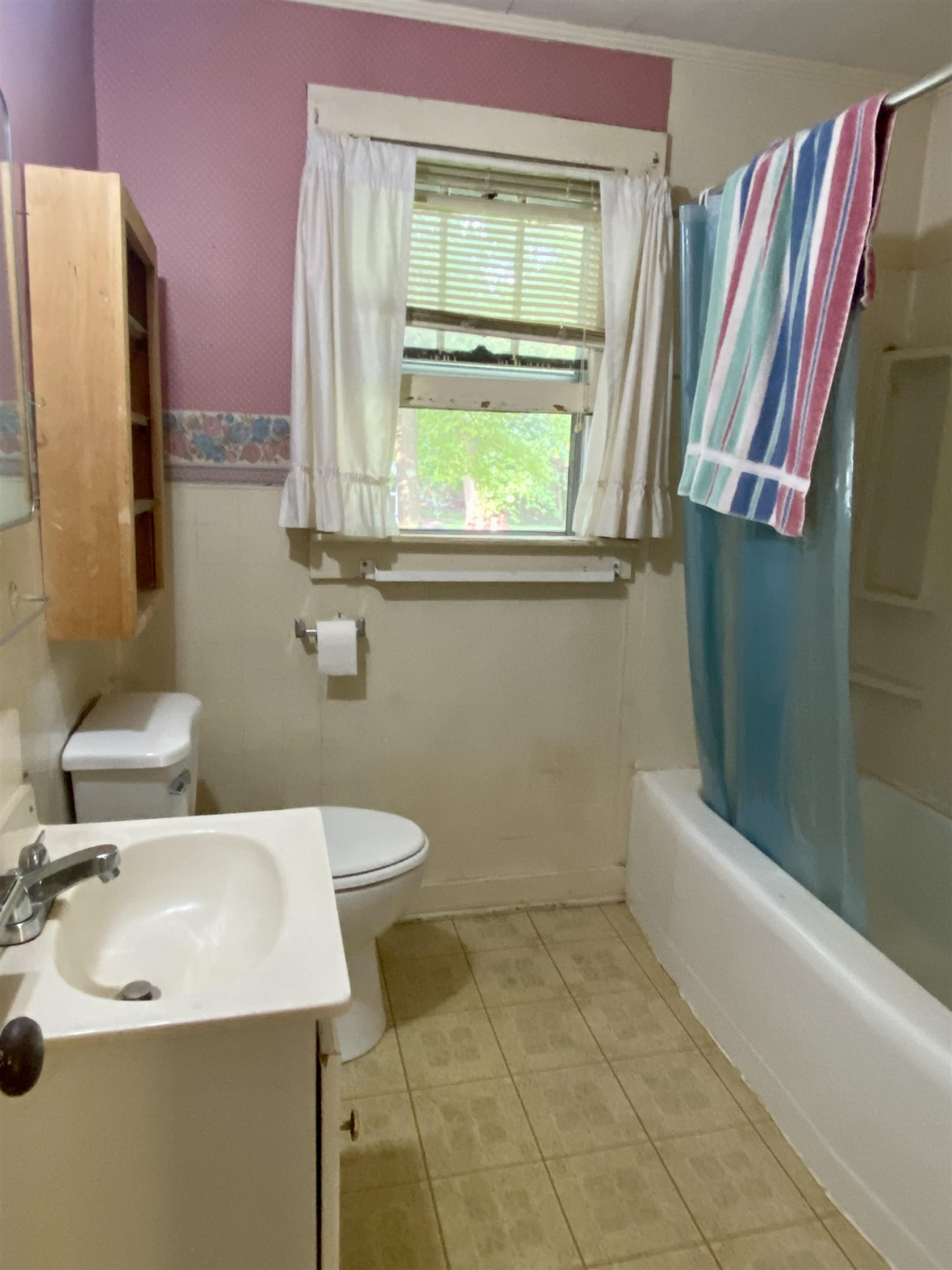 206 South Trenton Street Rutherford, TN 38369 - Photo 6 of 10 a bathroom with a sink a toilet and tub