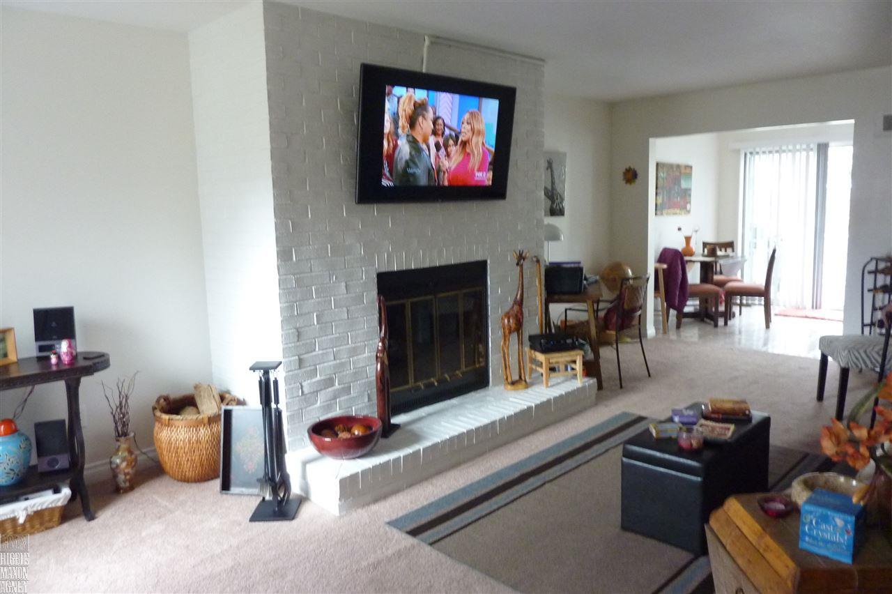 1434 Crescent Lane Rochester, MI 48306 - Photo 4 of 20 Natural Fireplace!