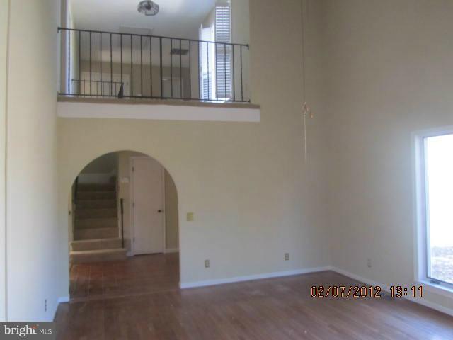 18702 Red Maple Court Triangle, VA 22172 - Photo 3 of 10 Foyer - View to 2nd Story