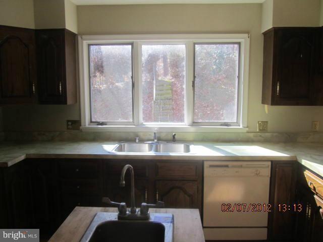 18702 Red Maple Court Triangle, VA 22172 - Photo 4 of 10 Kitchen