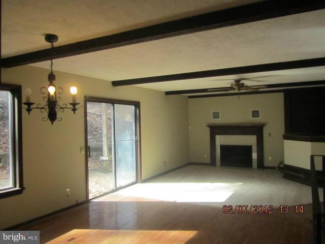 18702 Red Maple Court Triangle, VA 22172 - Photo 6 of 10 Family Room